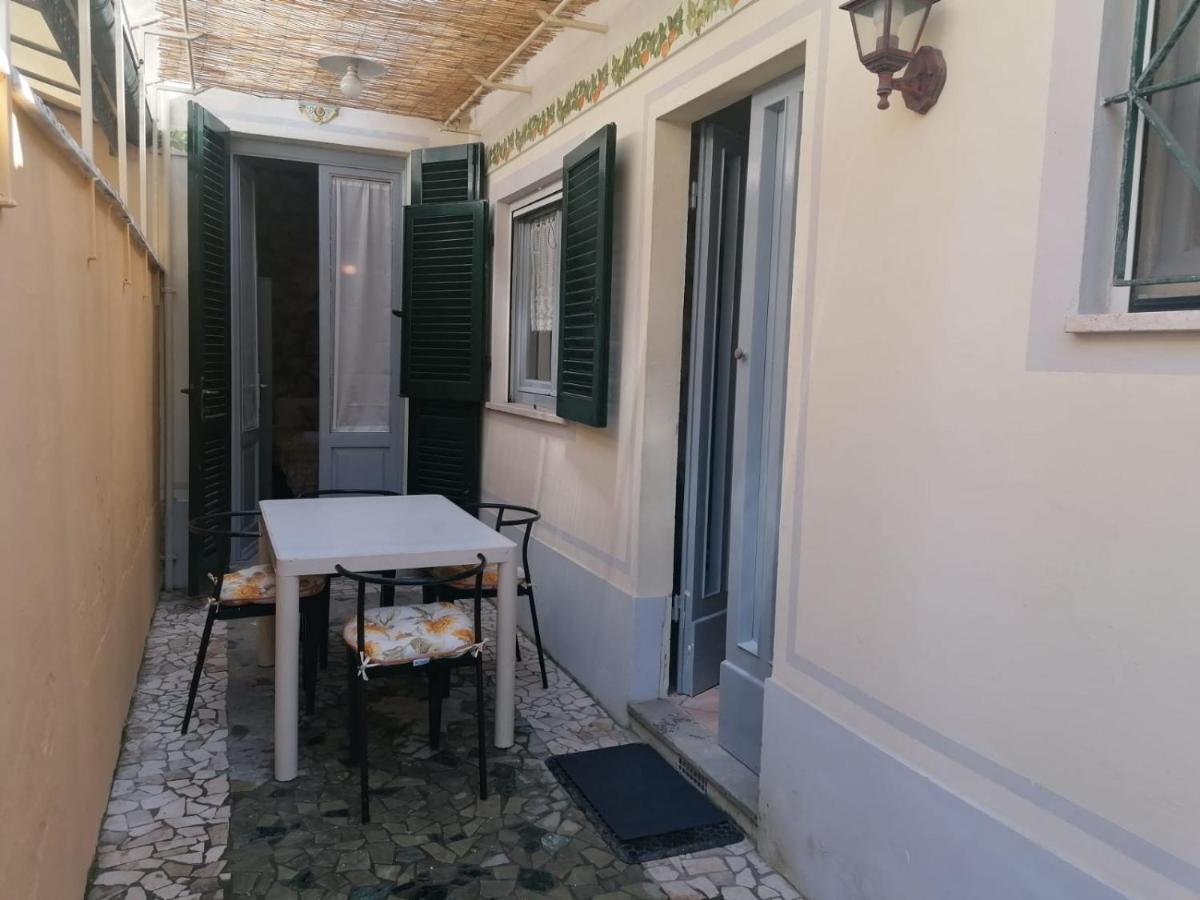 La Casina Giramondo Di Ele Viareggio Eksteriør billede