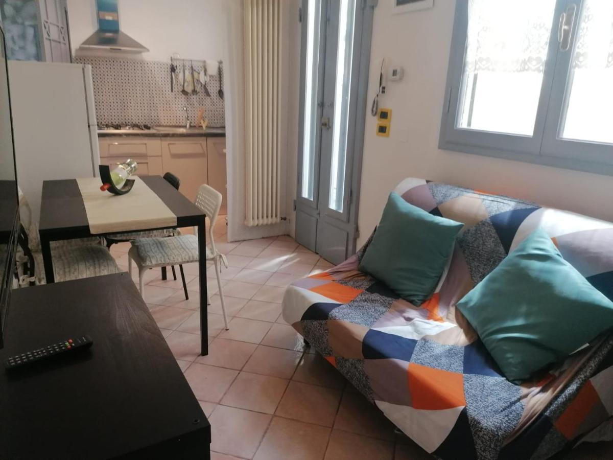 La Casina Giramondo Di Ele Viareggio Eksteriør billede