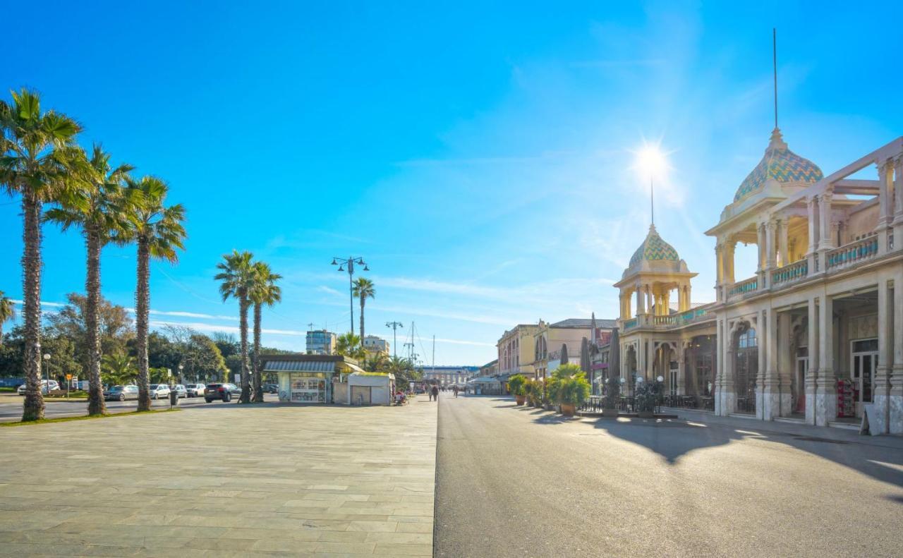 La Casina Giramondo Di Ele Viareggio Eksteriør billede