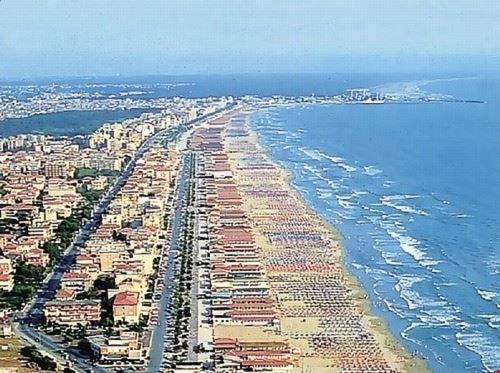 La Casina Giramondo Di Ele Viareggio Eksteriør billede