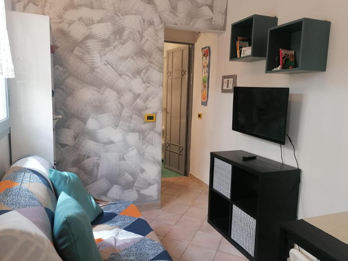 La Casina Giramondo Di Ele Viareggio Eksteriør billede
